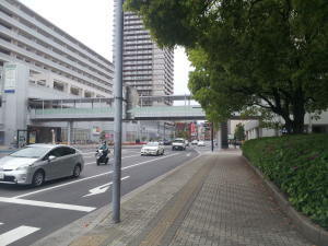 二葉通りを直進