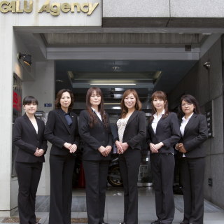 女性探偵の集合写真